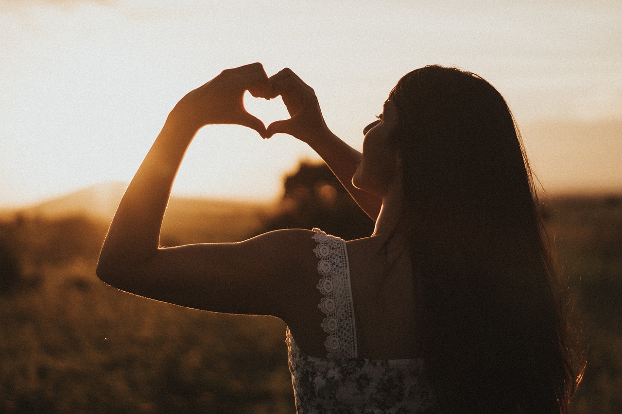 heart woman sunset gesture dusk 5084900